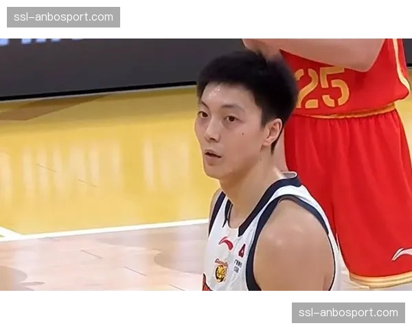 广东男篮核心后卫胡明轩伤势加重，杜锋直言球队困难重重
